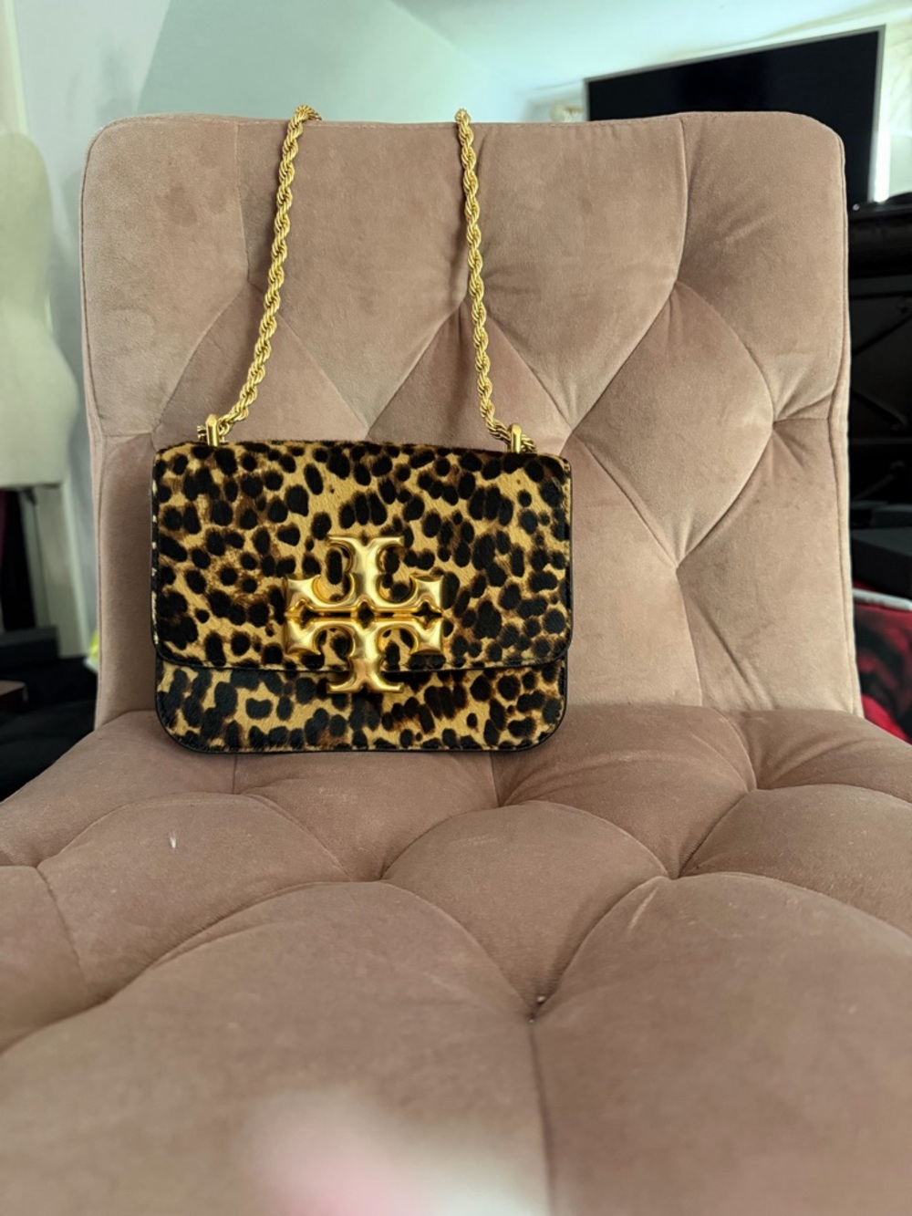 Tory Burch Leopard Print Chain Shoulder Bag with Gold Logo - Picture 2 of 3